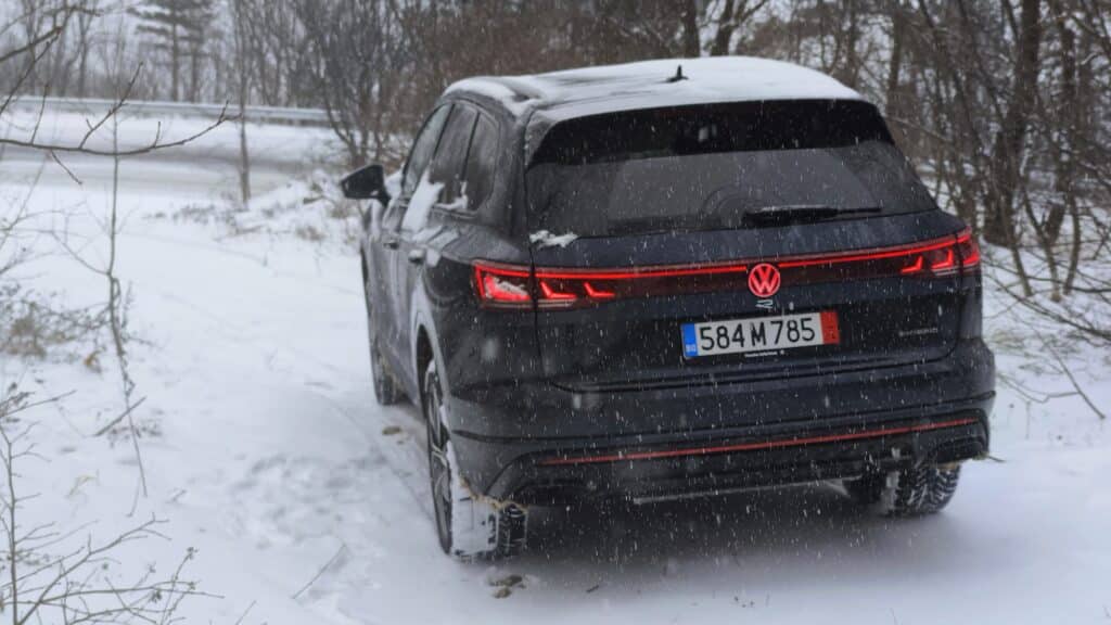 Volkswagen Touareg R: Кралят на снежните пътища и модерната технология