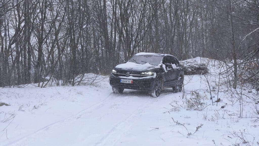 Volkswagen Touareg R: Кралят на снежните пътища и модерната технология