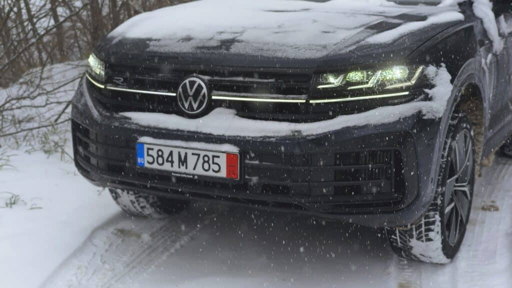 Volkswagen Touareg R: Кралят на снежните пътища и модерната технология