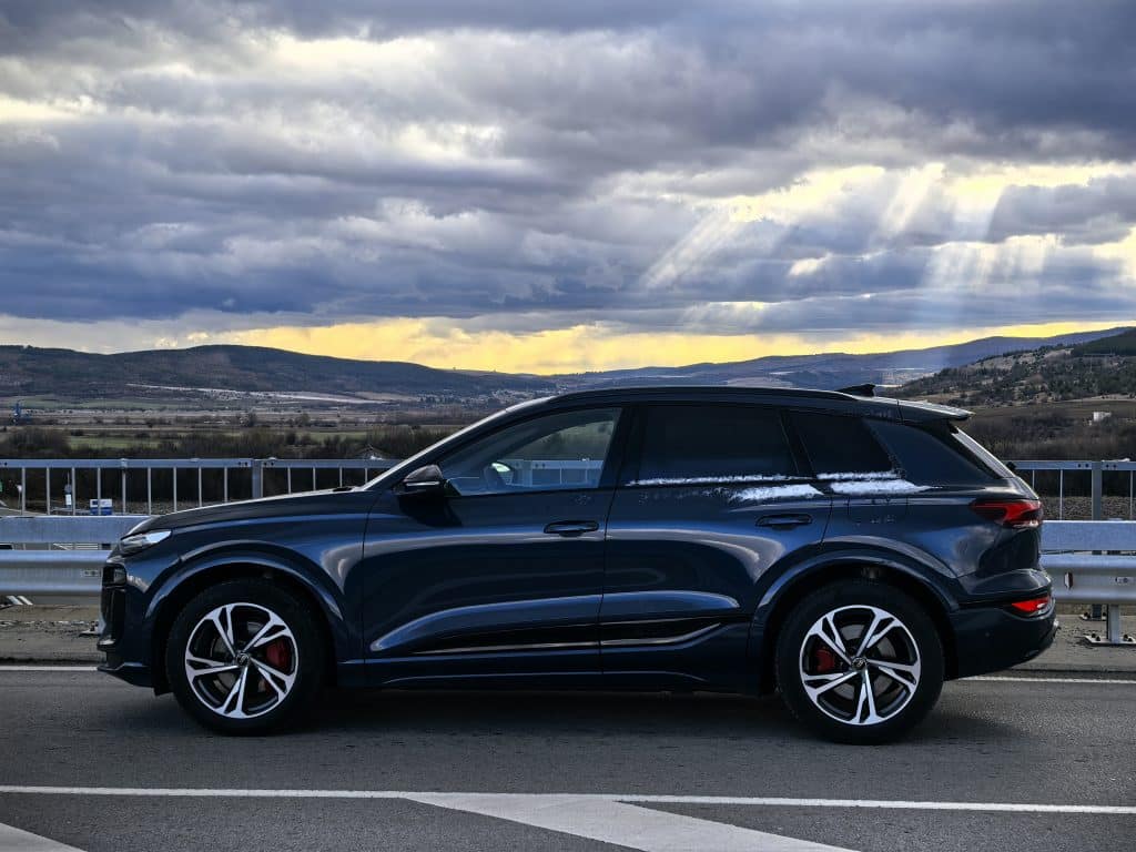 Новият Audi Q6 e-tron: Лукс, иновации и мощност в едно