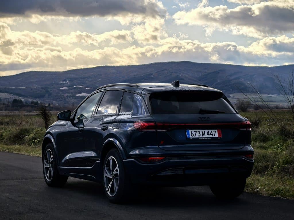 Новият Audi Q6 e-tron: Лукс, иновации и мощност в едно