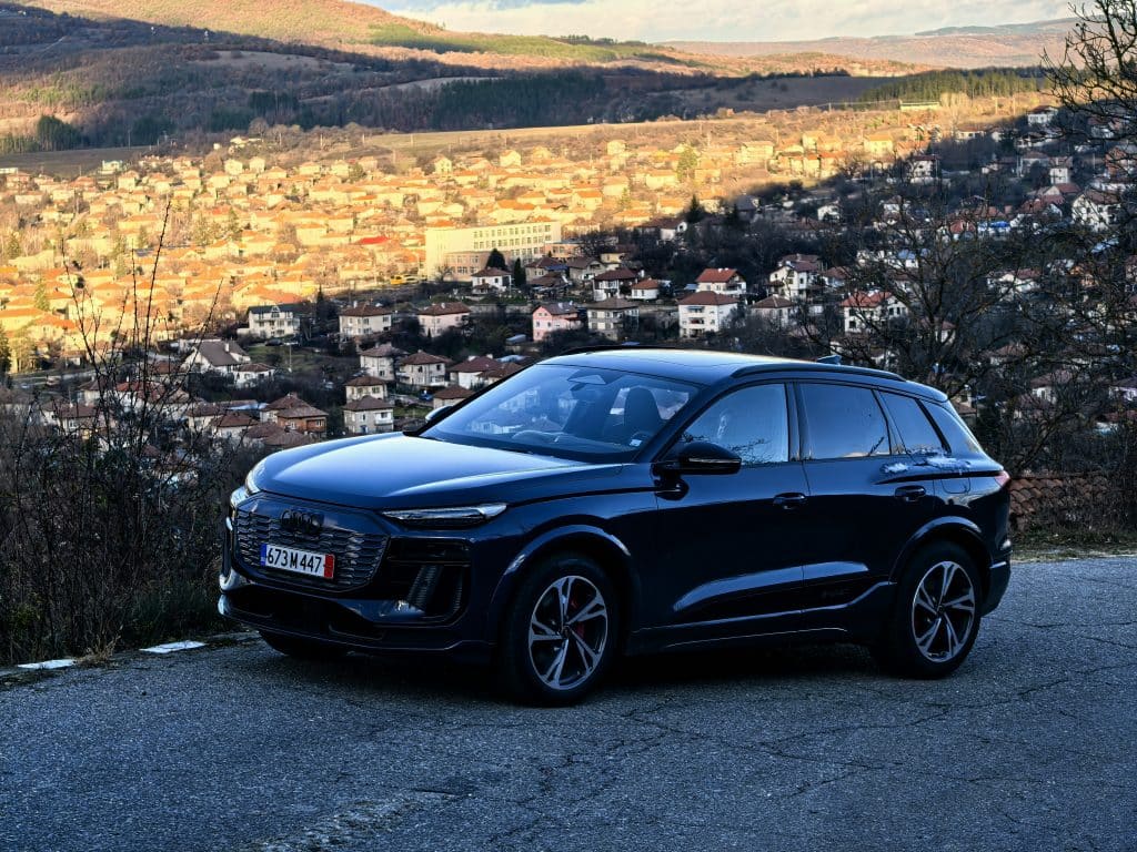 Новият Audi Q6 e-tron: Лукс, иновации и мощност в едно