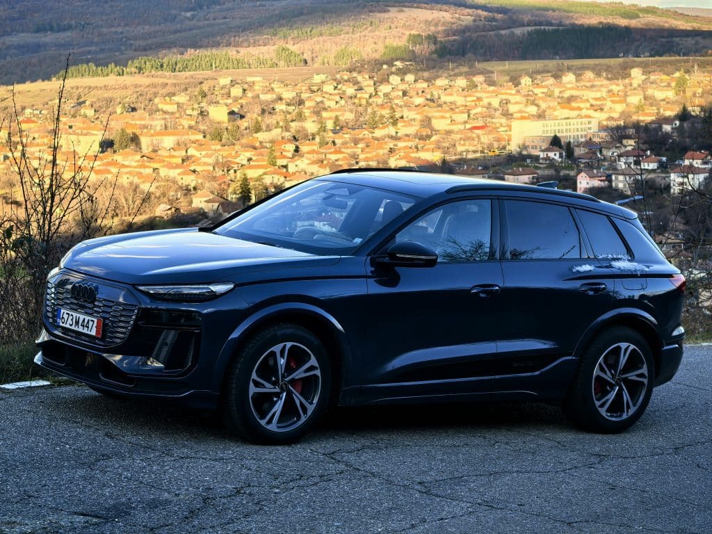 Новият Audi Q6 e-tron: Лукс, иновации и мощност в едно