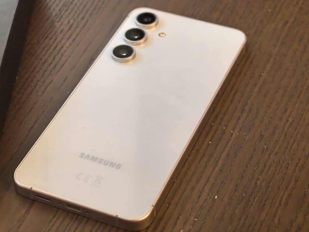 Samsung Galaxy S24 FE: Всичко, което обичате, на цената, която искате