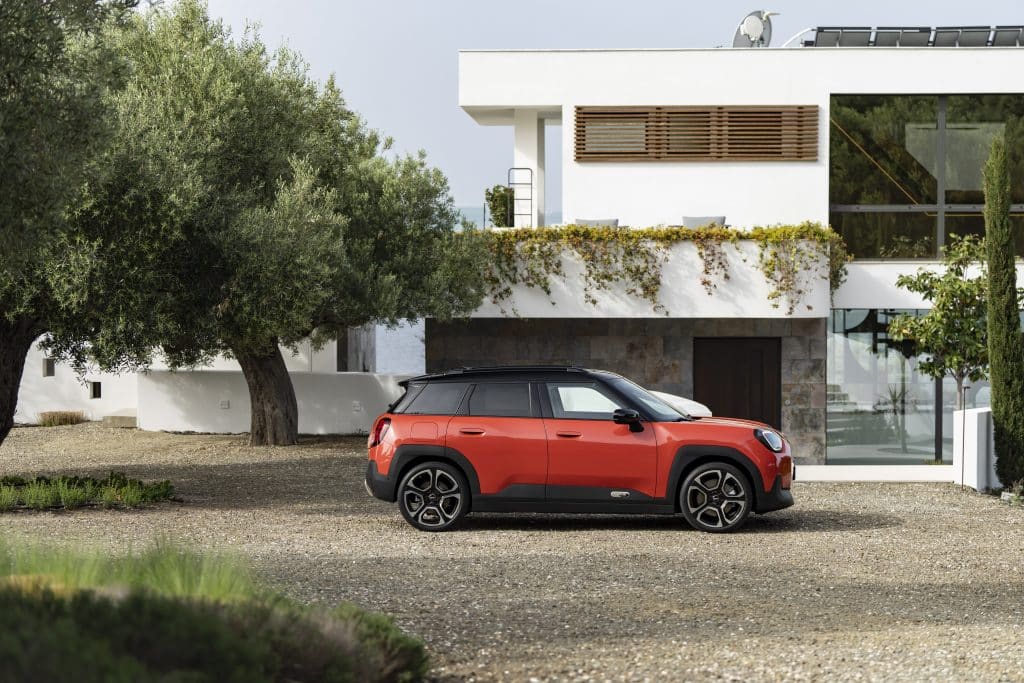 MINI Aceman: Новият електрически хит с чар и практичност