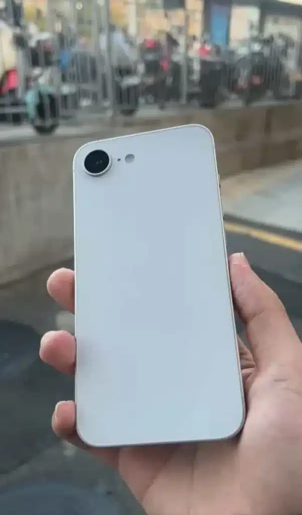 Основният недостатък на iPhone SE 2025: Прорез и 60Hz екран