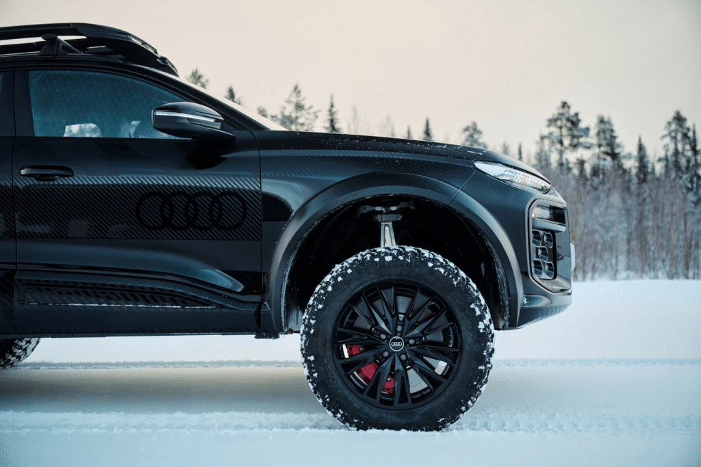 Audi представи зимна офроуд версия на електромобила Q6 E-tron, но все още няма да го продава