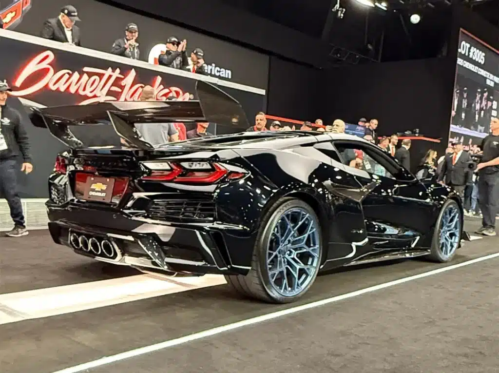 Новият Chevrolet Corvette 2025 поскъпна 20 пъти за минути (снимки)