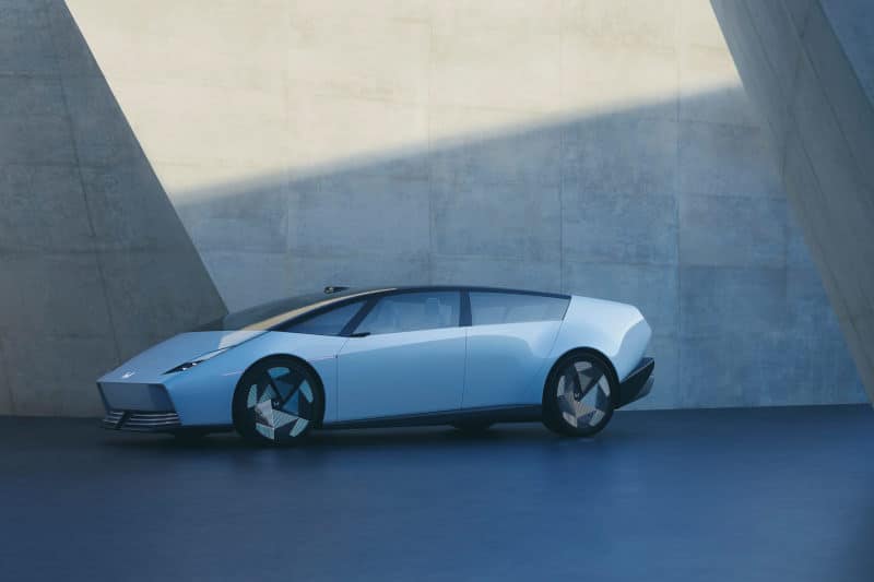 Honda представи футуристичните електромобили Zero с „мъдра“ операционна система, която ще се учи от водача