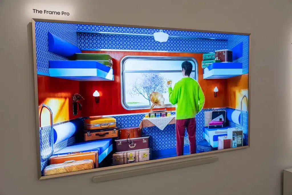 Samsung представи интериорния телевизор The Frame Pro с AI-бутон на дистанционното управление