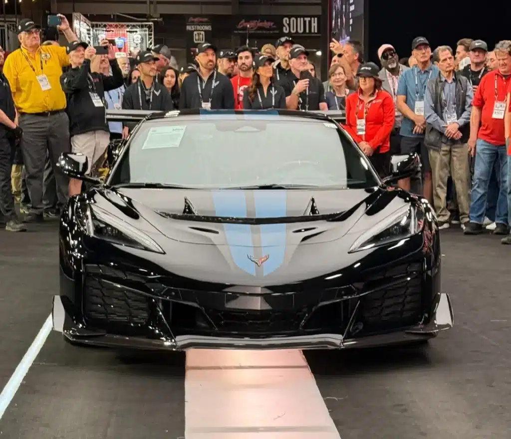 Новият Chevrolet Corvette 2025 поскъпна 20 пъти за минути (снимки)
