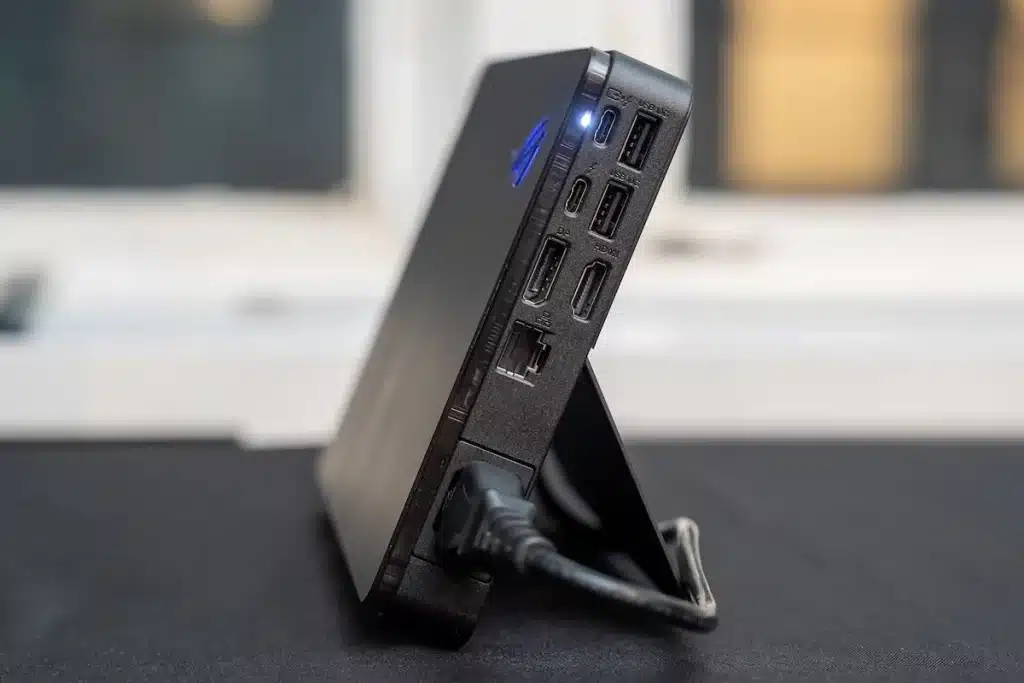 ASUS представи първия в света eGPU с Thunderbolt 5: има и версия с RTX 5090