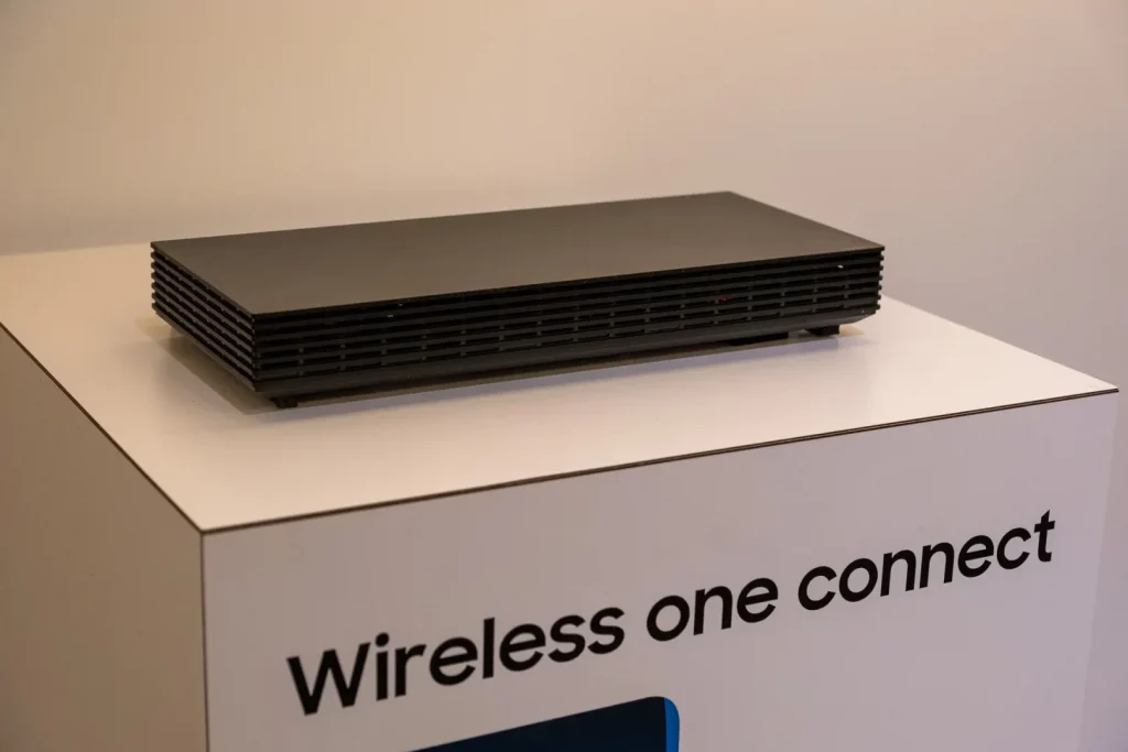 Samsung представи интериорния телевизор The Frame Pro с AI-бутон на дистанционното управление