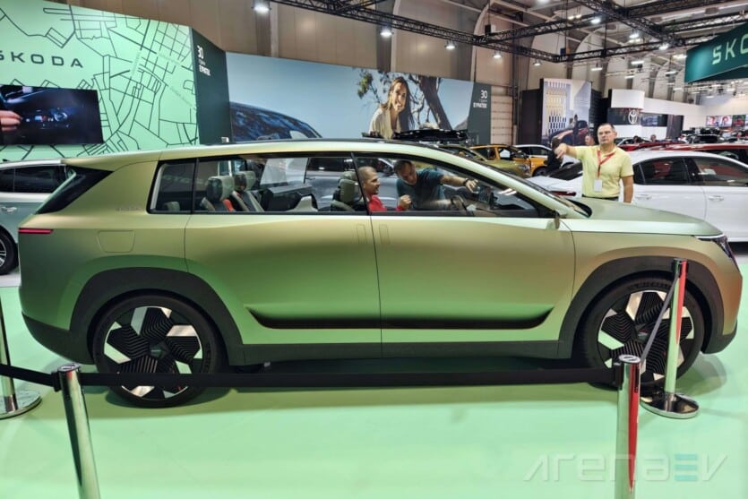 Skoda Vision 7S: концепт на 7-местен електромобил със специална детска седалка и режим Relax