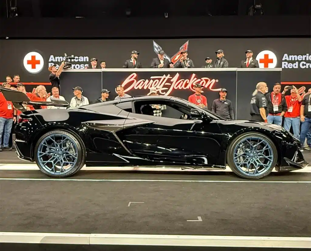 Новият Chevrolet Corvette 2025 поскъпна 20 пъти за минути (снимки)