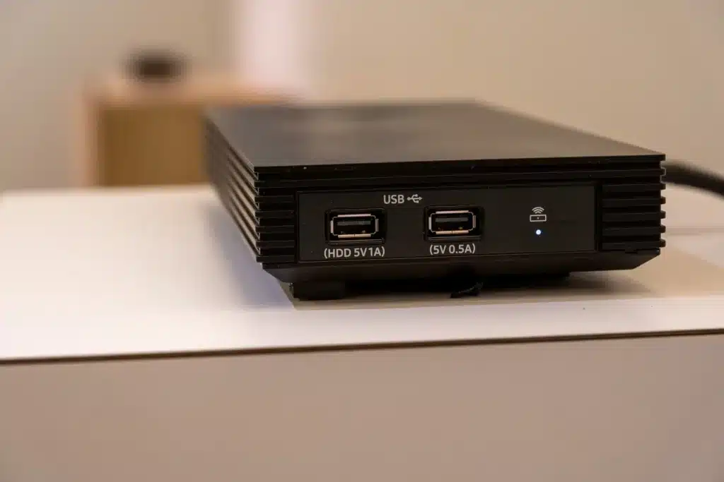 Samsung представи интериорния телевизор The Frame Pro с AI-бутон на дистанционното управление