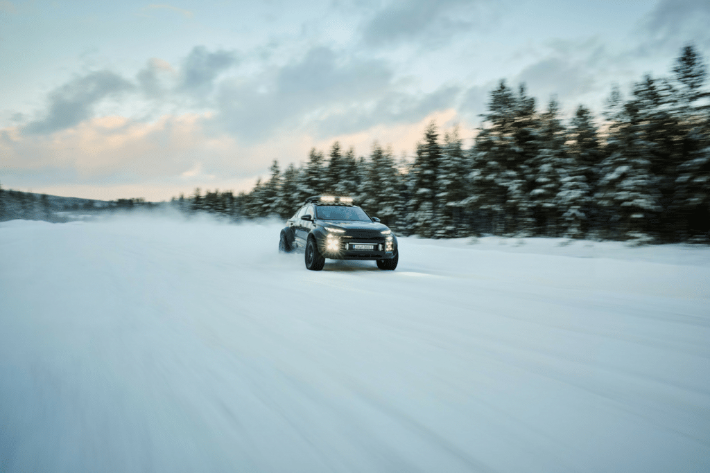 Audi представи зимна офроуд версия на електромобила Q6 E-tron, но все още няма да го продава