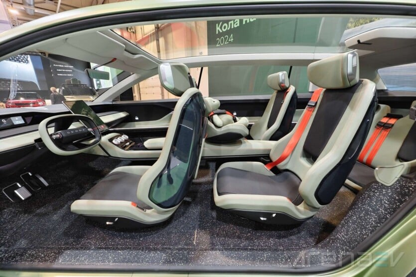 Skoda Vision 7S: концепт на 7-местен електромобил със специална детска седалка и режим Relax