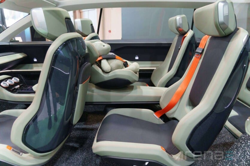 Skoda Vision 7S: концепт на 7-местен електромобил със специална детска седалка и режим Relax