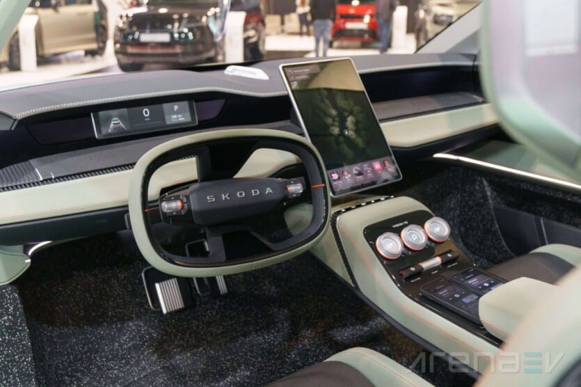 Skoda Vision 7S: концепт на 7-местен електромобил със специална детска седалка и режим Relax
