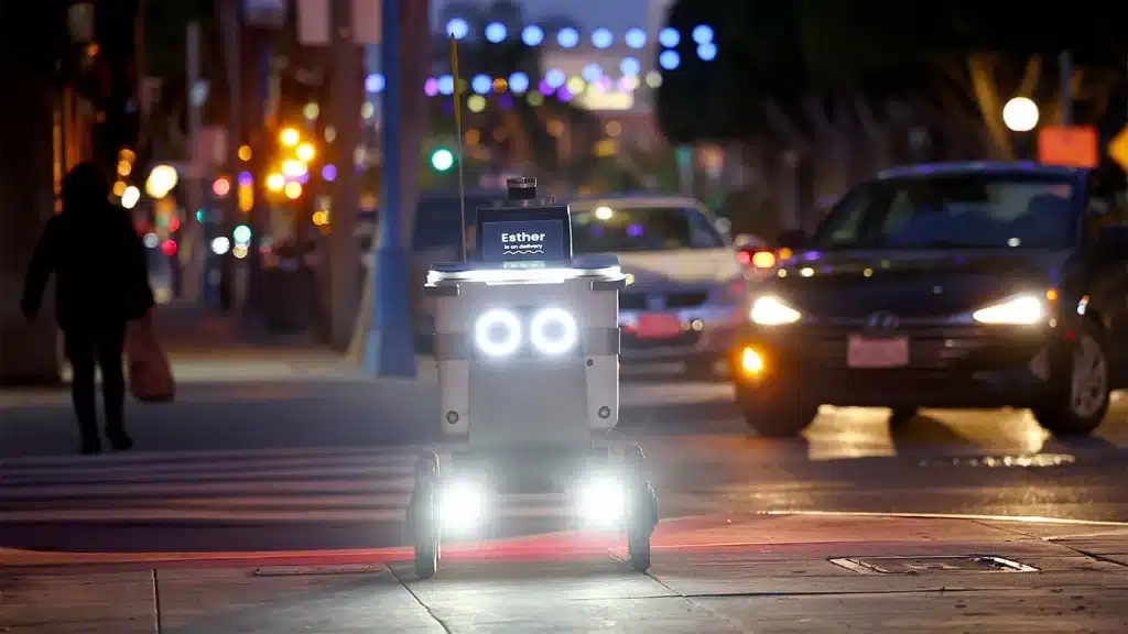 Съвсем необичайно ПТП в Лос Анджелис – сблъскаха се роботизирано такси Waymo и робот за доставки Serve Robotics