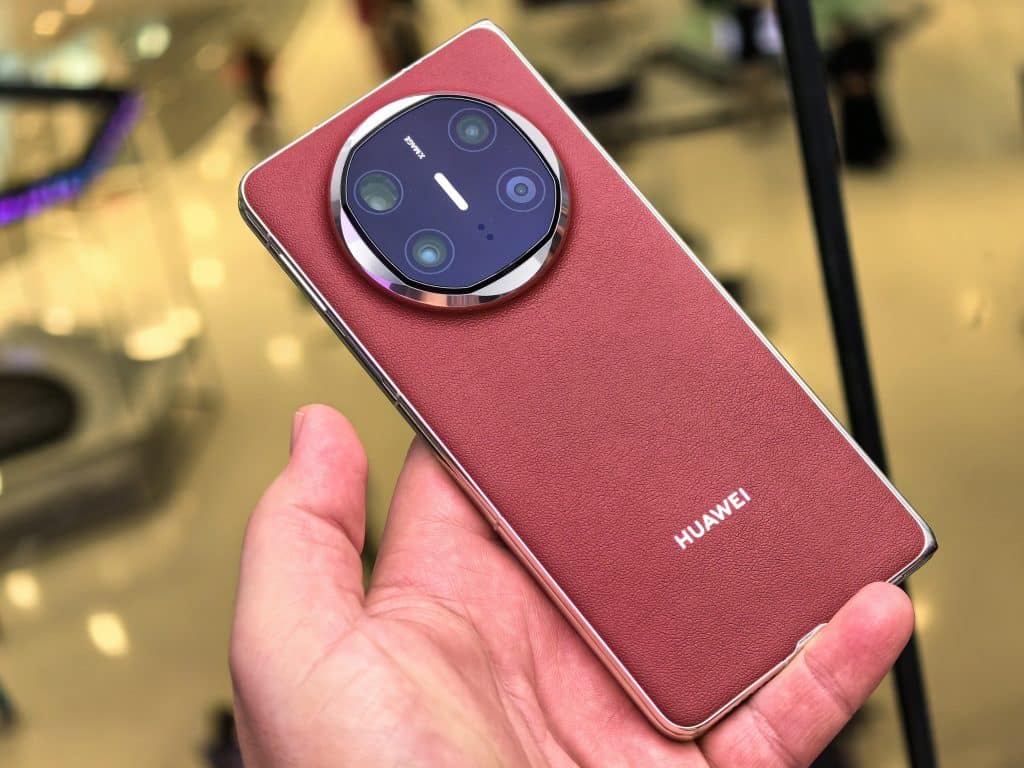 Huawei Mate X6: Сгъваемият смартфон, който обединява лукс, функции и фотография на ново ниво