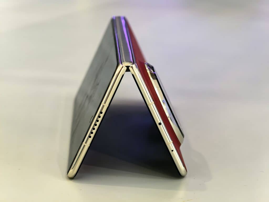 Huawei Mate X6: Сгъваемият смартфон, който обединява лукс, функции и фотография на ново ниво