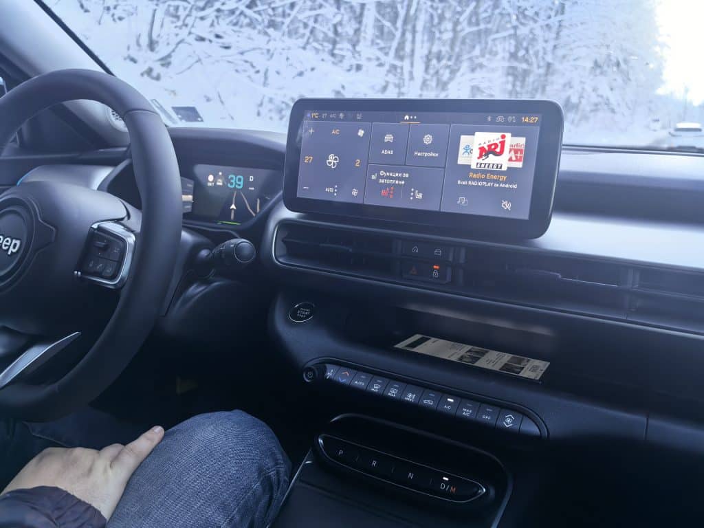 Jeep Avenger 1.2 e-Hybrid: Компактен SUV, готов за големи приключения