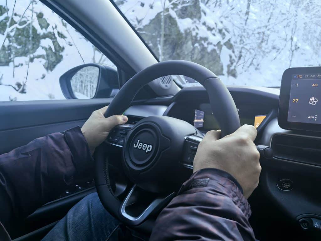 Jeep Avenger 1.2 e-Hybrid: Компактен SUV, готов за големи приключения
