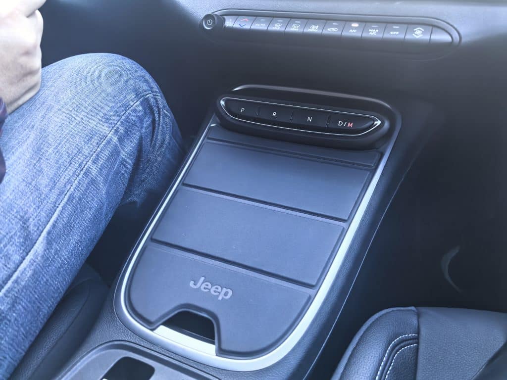 Jeep Avenger 1.2 e-Hybrid: Компактен SUV, готов за големи приключения