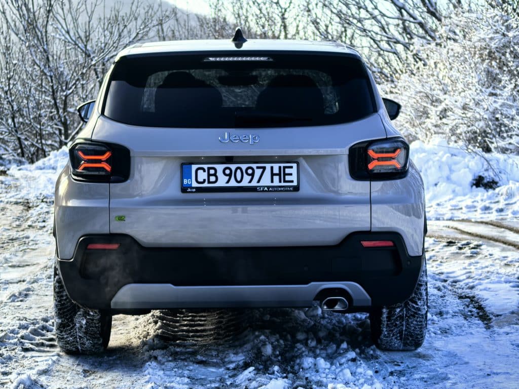 Jeep Avenger 1.2 e-Hybrid: Компактен SUV, готов за големи приключения