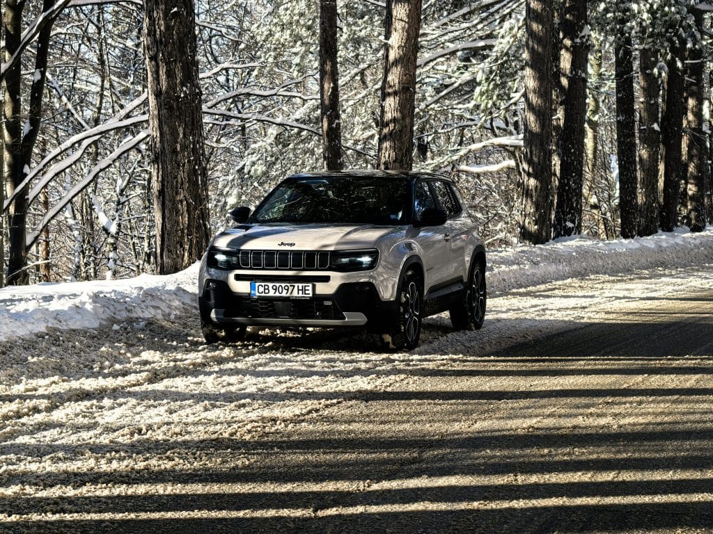 Jeep Avenger 1.2 e-Hybrid: Компактен SUV, готов за големи приключения