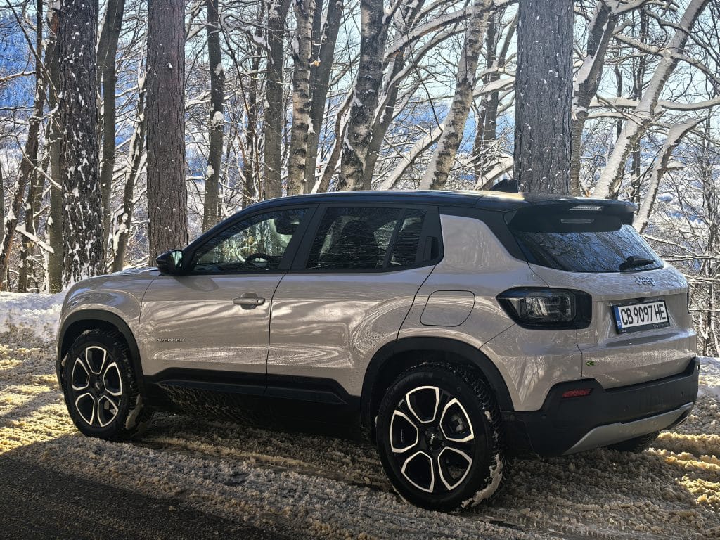 Jeep Avenger 1.2 e-Hybrid: Компактен SUV, готов за големи приключения
