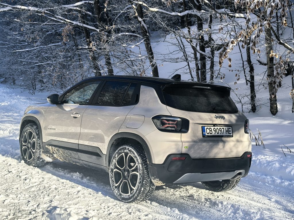 Jeep Avenger 1.2 e-Hybrid: Компактен SUV, готов за големи приключения