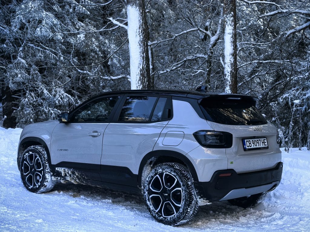 Jeep Avenger 1.2 e-Hybrid: Компактен SUV, готов за големи приключения