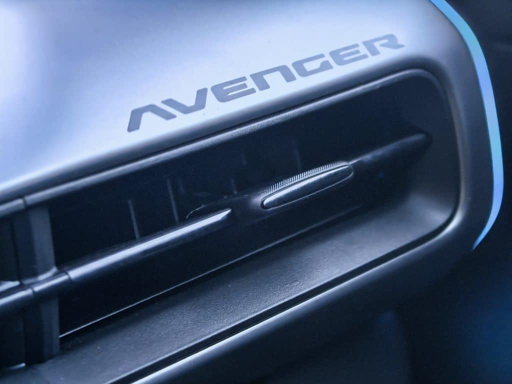 Jeep Avenger 1.2 e-Hybrid: Компактен SUV, готов за големи приключения