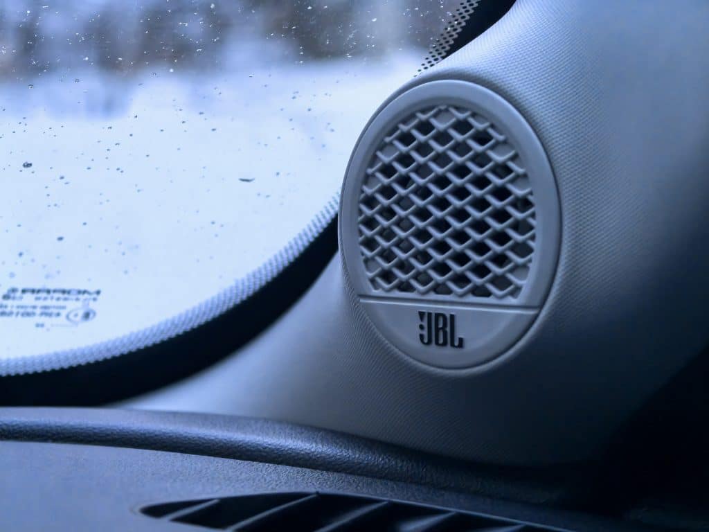 Jeep Avenger 1.2 e-Hybrid: Компактен SUV, готов за големи приключения