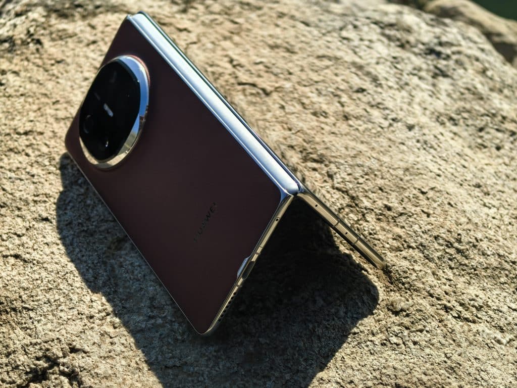Huawei Mate X6: Сгъваемият смартфон, който обединява лукс, функции и фотография на ново ниво