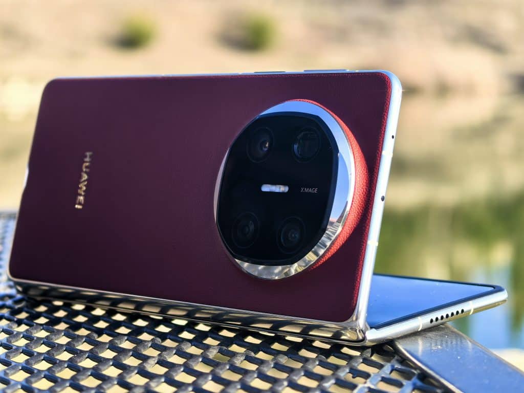 Huawei Mate X6: Сгъваемият смартфон, който обединява лукс, функции и фотография на ново ниво