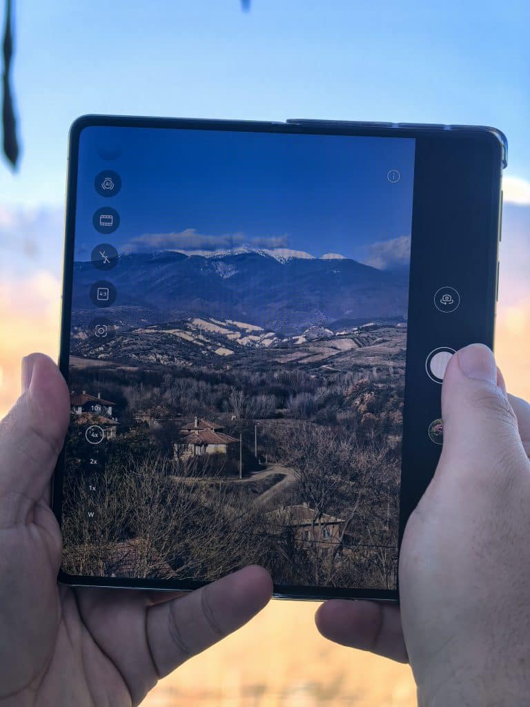 Huawei Mate X6: Сгъваемият смартфон, който обединява лукс, функции и фотография на ново ниво