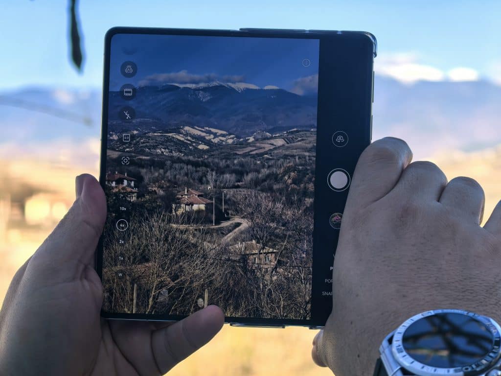 Huawei Mate X6: Сгъваемият смартфон, който обединява лукс, функции и фотография на ново ниво