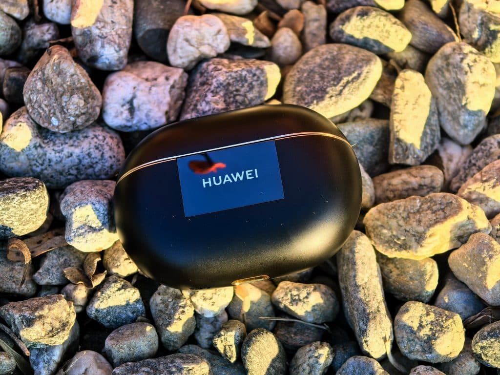Huawei FreeBuds Pro 4 – страхотно шумопотискане и премиум звук, облечени в луксозен дизайн