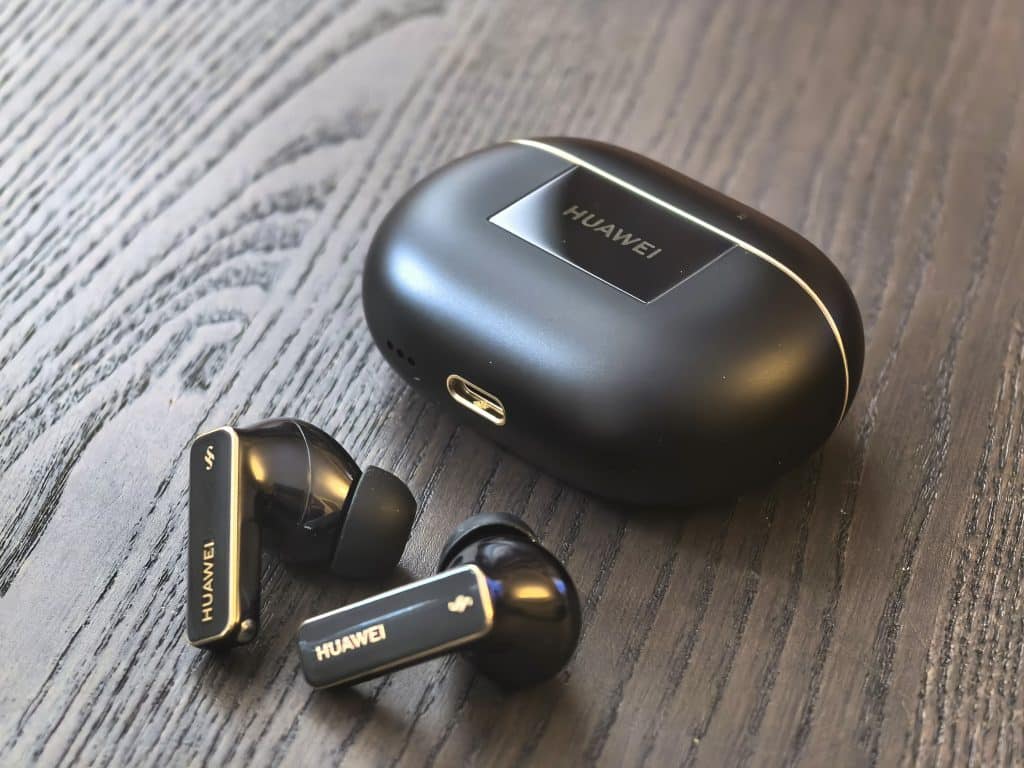 Huawei FreeBuds Pro 4 – страхотно шумопотискане и премиум звук, облечени в луксозен дизайн