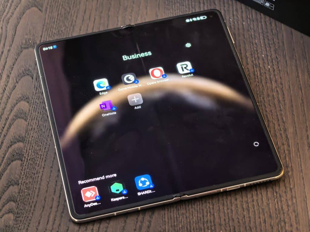 Huawei Mate X6: Сгъваемият смартфон, който обединява лукс, функции и фотография на ново ниво