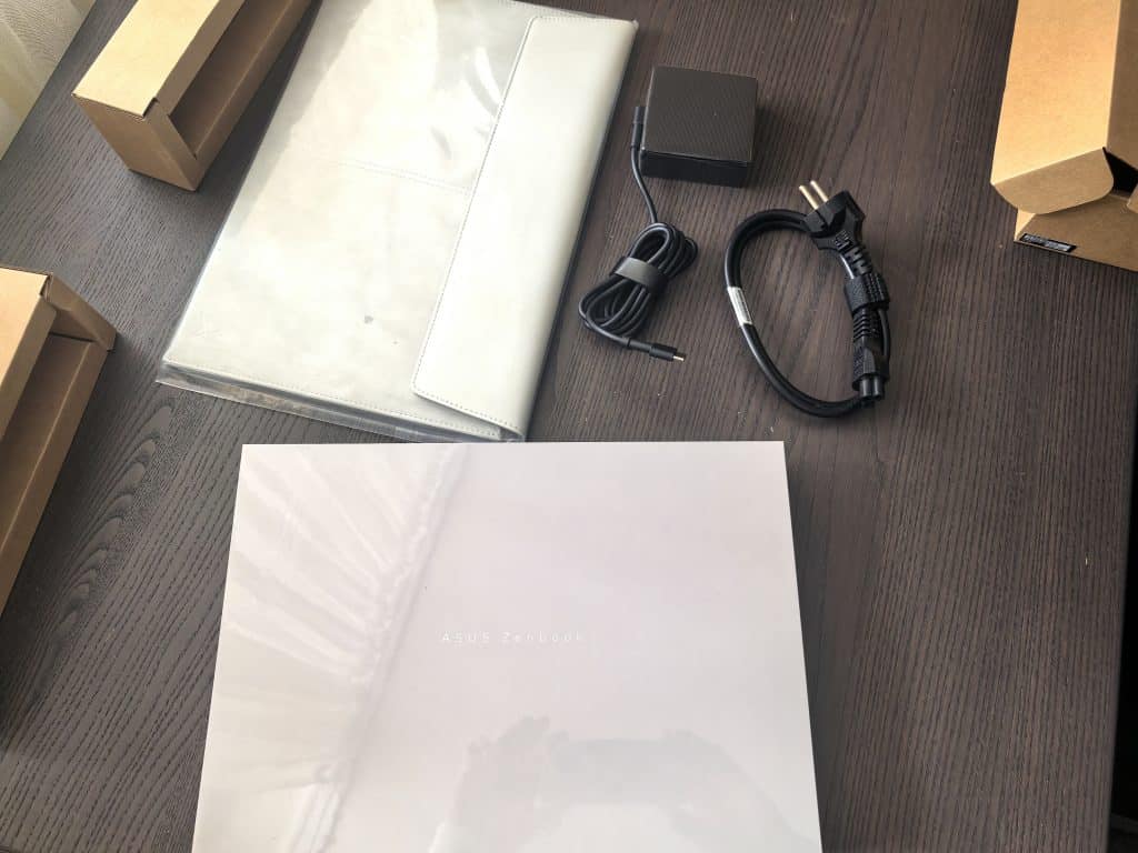 Asus Zenbook A14: Лаптопът, който детронира MacBook Air – лек, мощен и издръжлив!