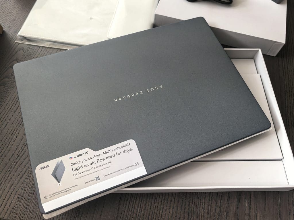 Asus Zenbook A14: Лаптопът, който детронира MacBook Air – лек, мощен и издръжлив!