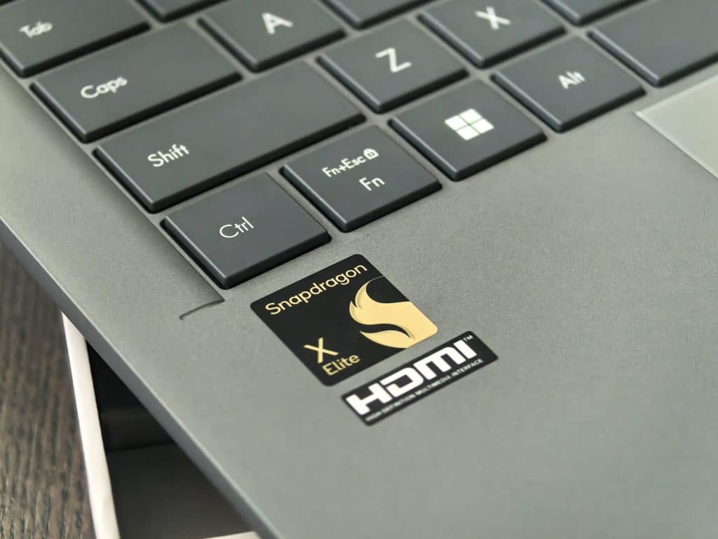 Asus Zenbook A14: Лаптопът, който детронира MacBook Air – лек, мощен и издръжлив!