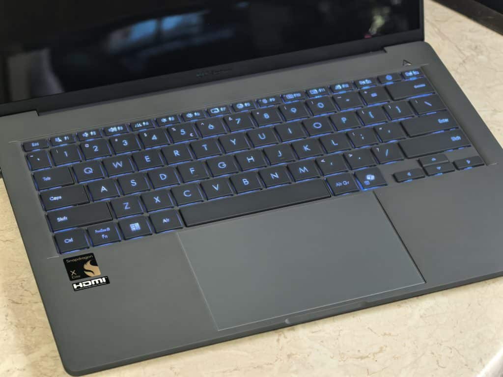 Asus Zenbook A14: Лаптопът, който детронира MacBook Air – лек, мощен и издръжлив!