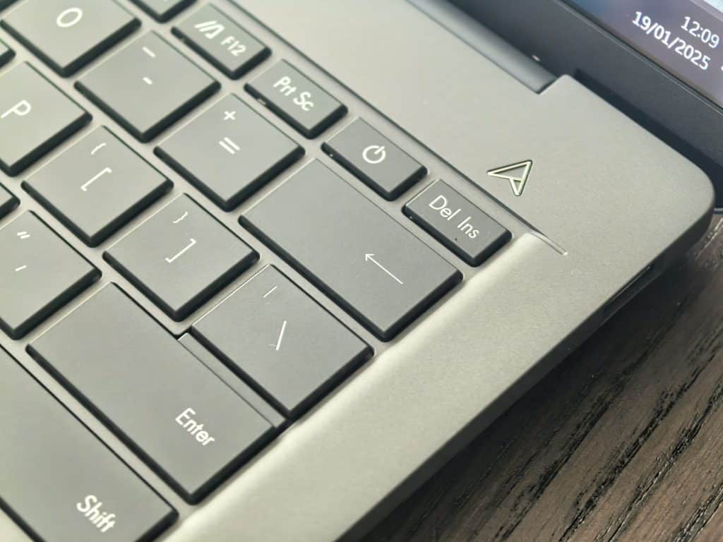 Asus Zenbook A14: Лаптопът, който детронира MacBook Air – лек, мощен и издръжлив!