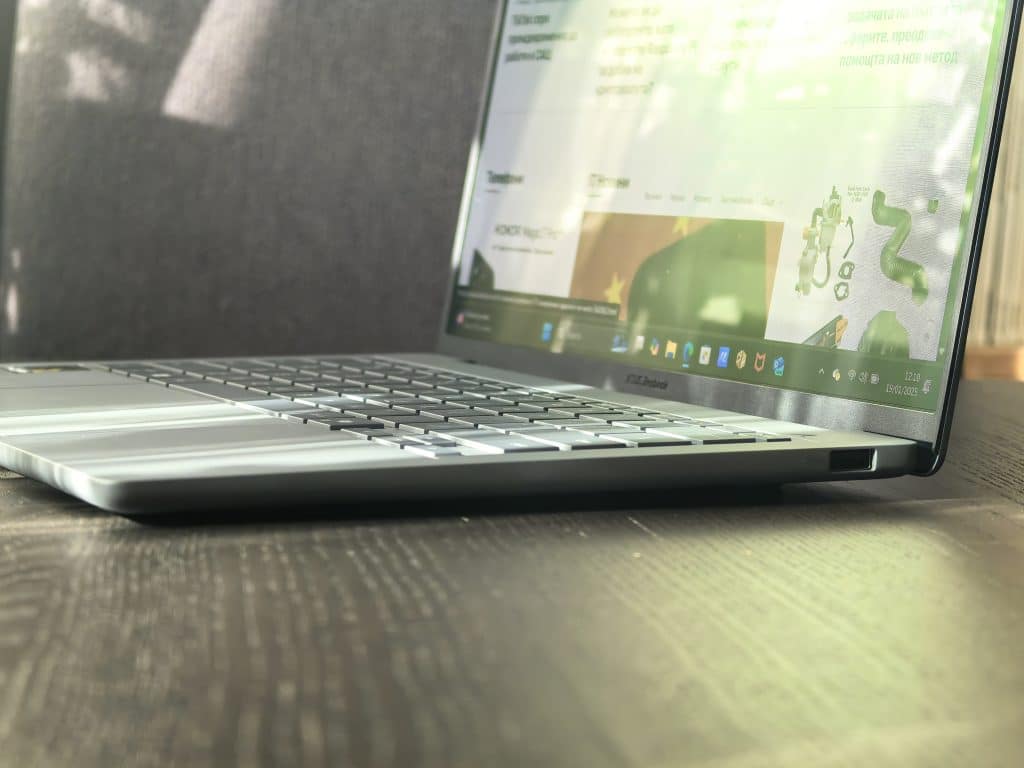 Asus Zenbook A14: Лаптопът, който детронира MacBook Air – лек, мощен и издръжлив!